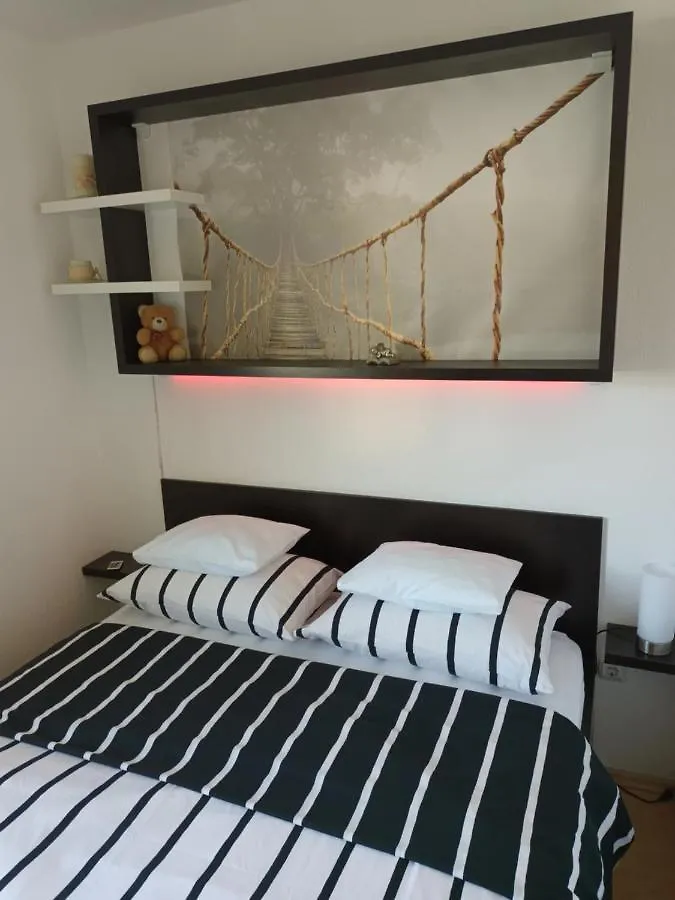 Kike Red Apartment Kastela