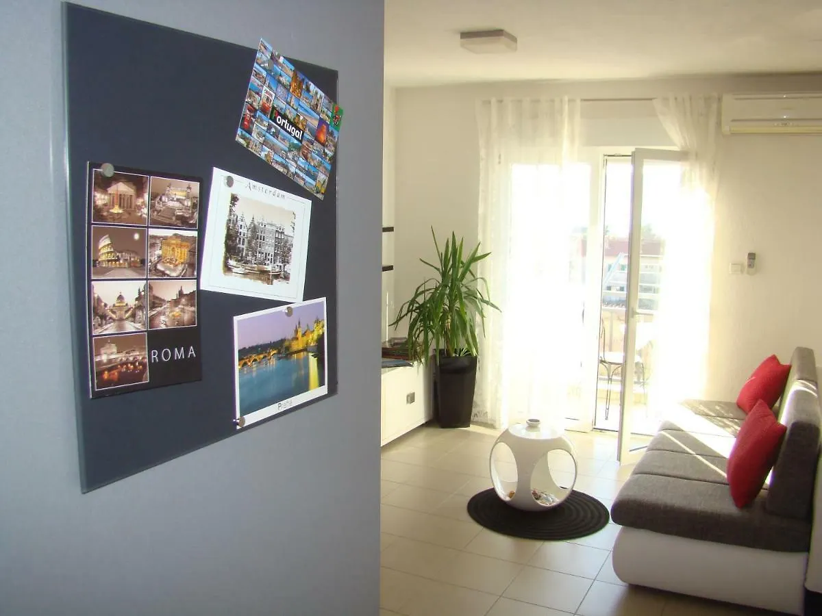 Kike Red Apartment Kastela