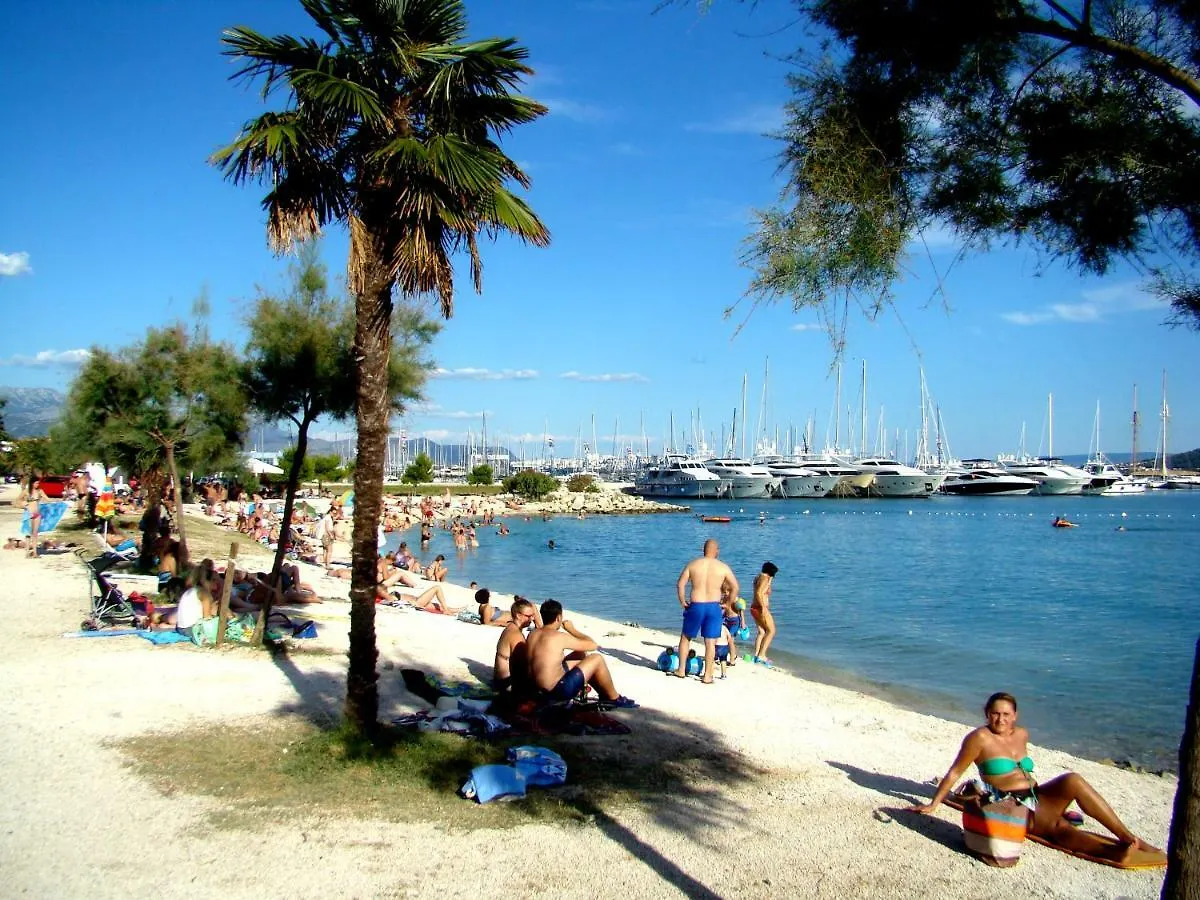 Kike Red Apartment Kastela