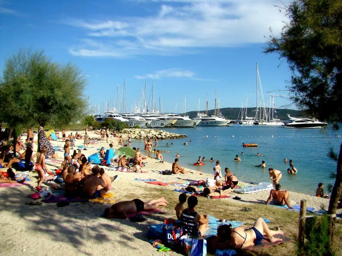 Kike Red Apartment Kastela Croatia