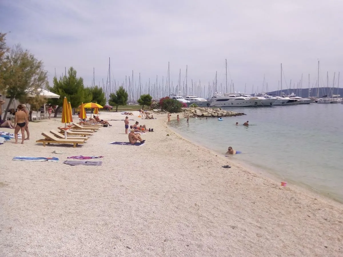 Kike Red Apartment Kastela 0*,  Croatia